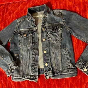 Gap women’s xs petite jean jacket excellent condition